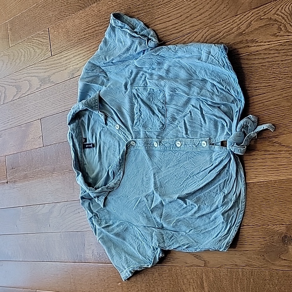 D&Kade chambray croptop medium